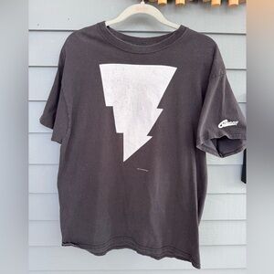 Vintage 1997 Black T-Shirt with White lightening graphic size large